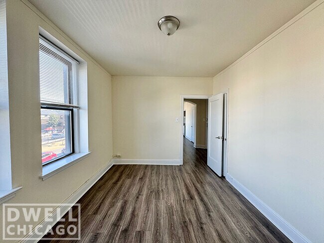 Foto del edificio - 3333 W Diversey Ave