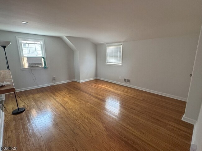 Foto del edificio - 17 Birchwood Rd