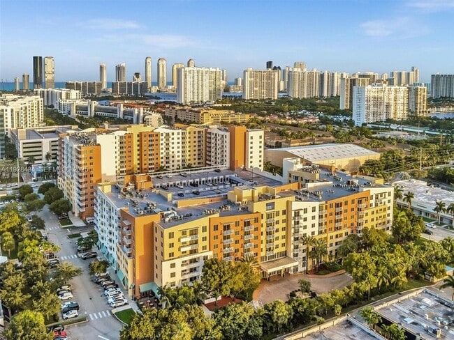 Foto del edificio - 18800 NE 29th Ave