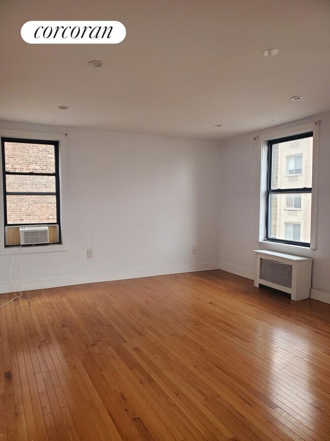 Building Photo - 720 Riverside Dr