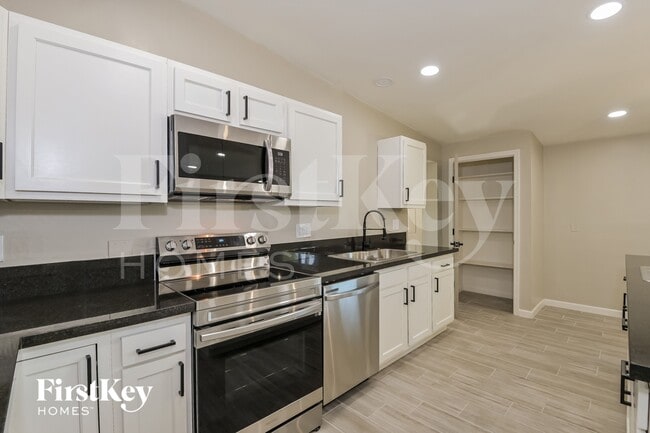 Building Photo - 9240 E Dolores St