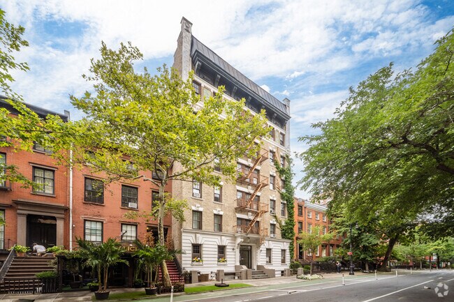 Building Photo - 128 W 13th St