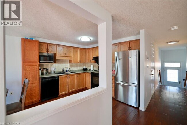 Building Photo - 549 Violet St