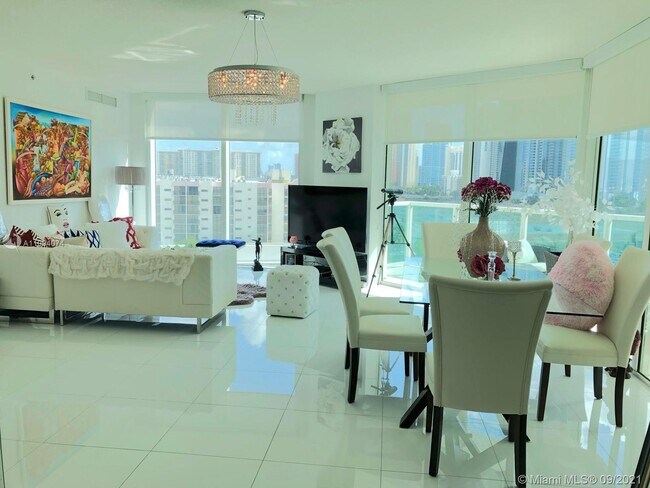 Foto del edificio - 250 Sunny Isles Blvd
