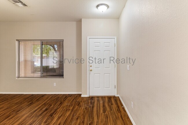 Foto del edificio - 3853 N 141st Dr