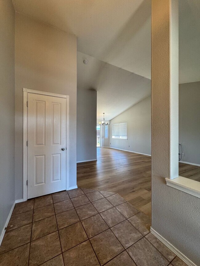 Foto del edificio - Spacious & Modern 3-Bedroom Home for Lease...