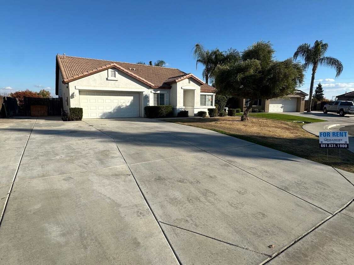 Primary Photo - 4-bedroom, 2-bathroom home nestled in a pe...