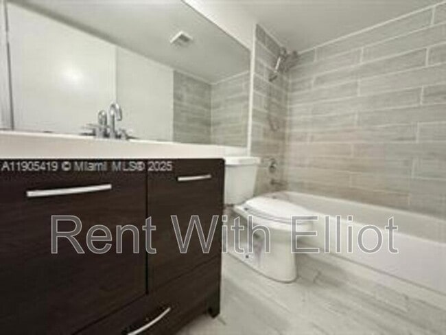 Building Photo - 610 S Park Rd