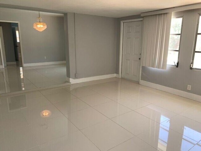 Foto del edificio - 531 NW 38th St