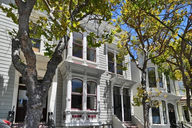 Building Photo - 656 Hayes St