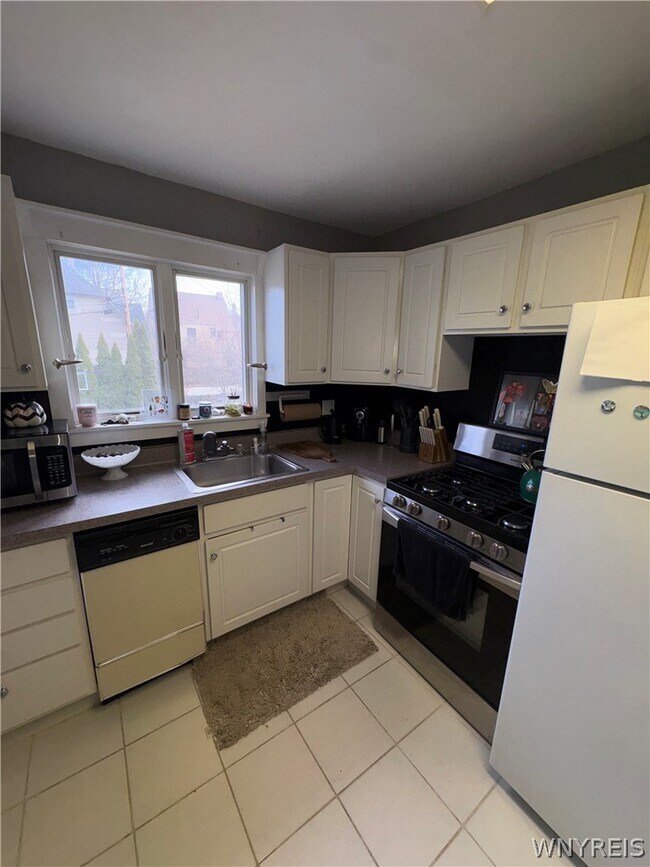 Foto del edificio - 572 W Ferry St