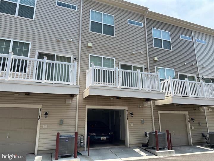 Primary Photo - 7118 Rowlock Aly