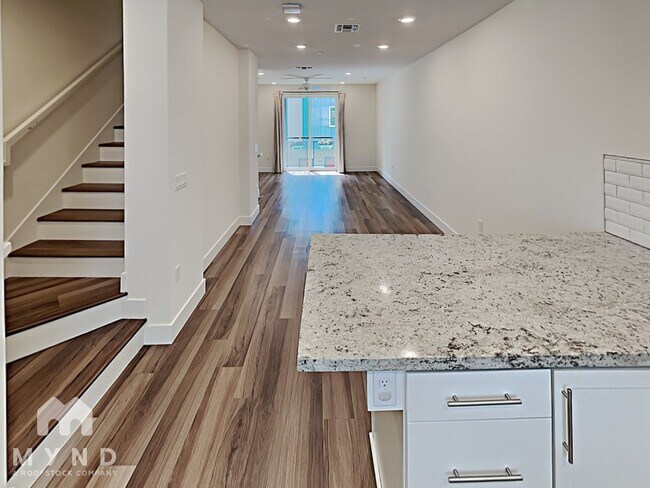 Building Photo - 981 41st St #114