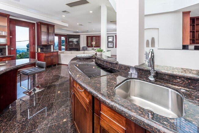 Foto del edificio - 8835 Evanview Dr