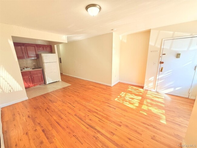 Foto del edificio - 461 E 181st St