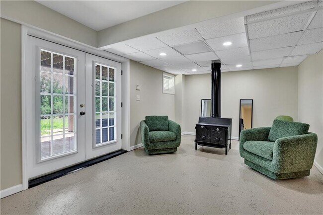 Building Photo - 3442 Skyland Dr