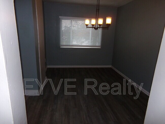Building Photo - 375 Copperfield Ave