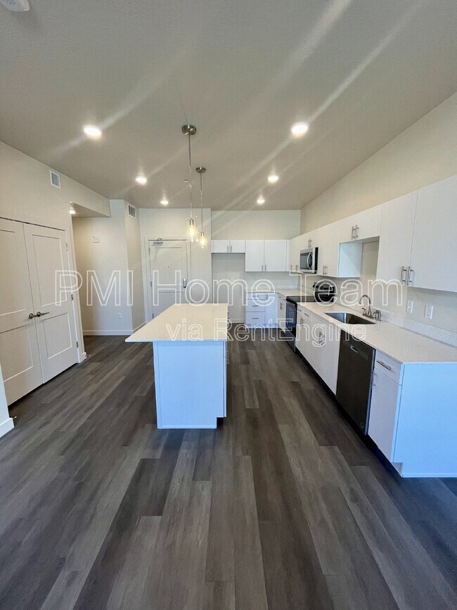 Building Photo - 158 E 900 S