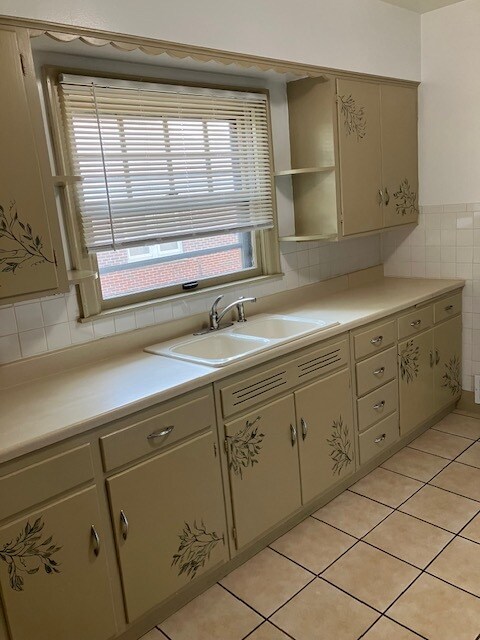 Large kitchen - 1114 20th St
