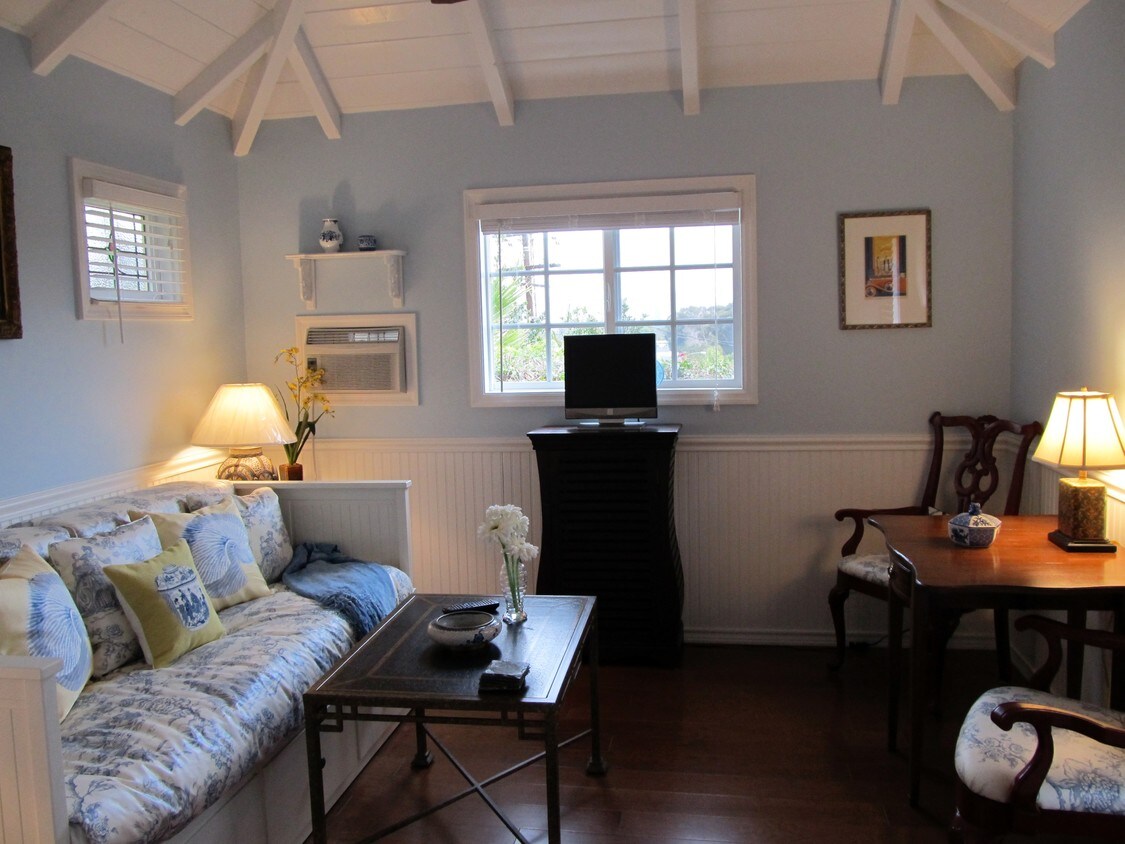 3919 S Ridgeley Dr Unit ZenGuesthouse, Los Angeles, CA 90008