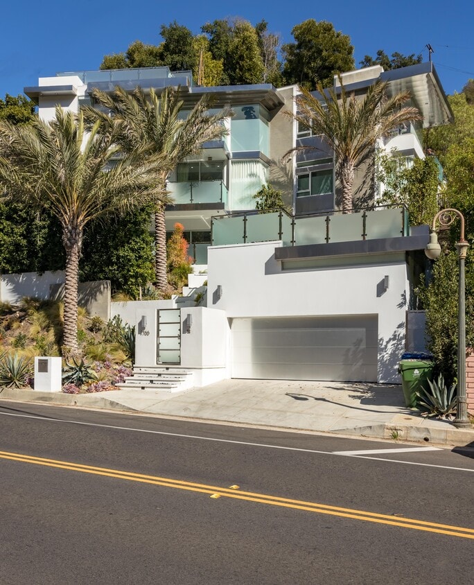 1700 Benedict Canyon Drive, Beverly Hills, CA 90210 House Rental in