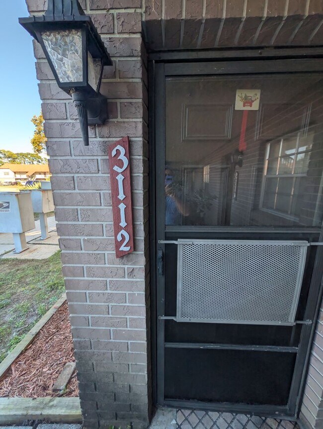 Building Photo - 3112-3121 Sir Hamilton Cir