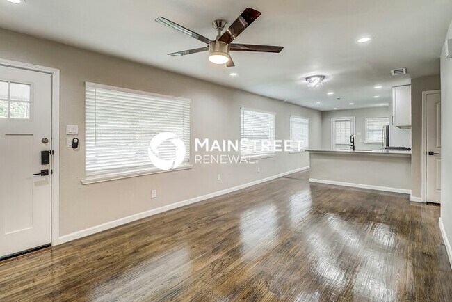 Foto del edificio - 3 Bedroom Pet-Friendly Home in DALLAS, TX with Main Street Renewal