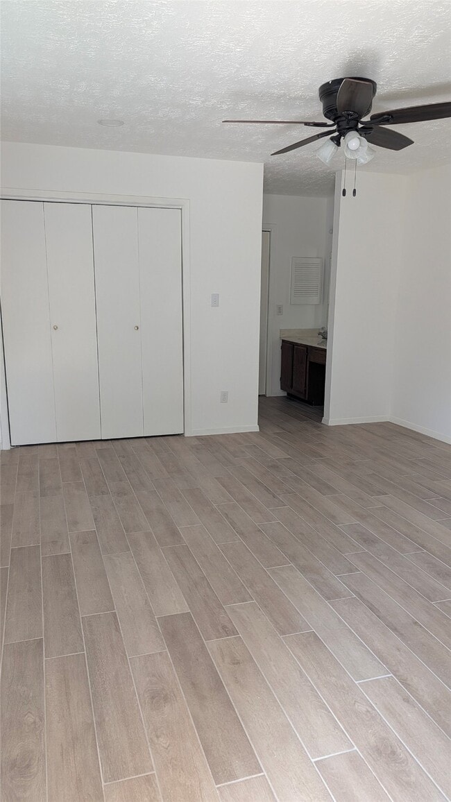 Building Photo - 10619 Staghill Dr