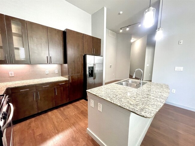 Building Photo - 2525 McCue Rd