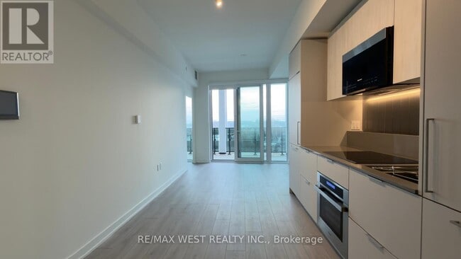 Building Photo - 1 Fairview Rd E