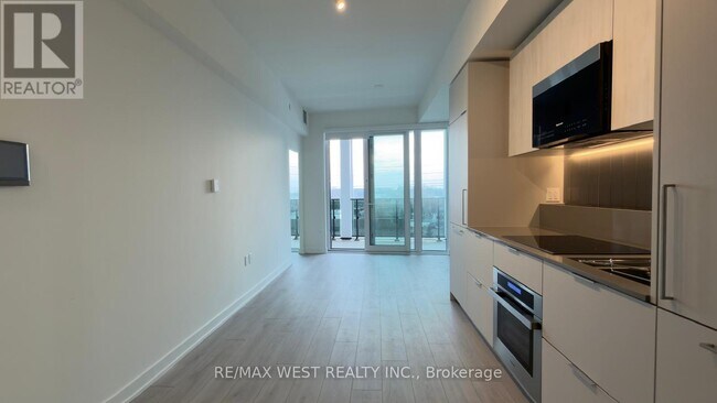 Photo du bâtiment - 1 Fairview Rd E