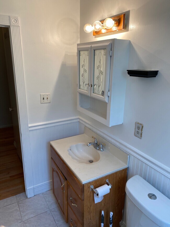 Building Photo - 515 12th St SE