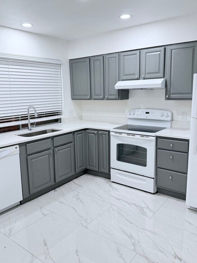 Photo - 155 Sheeler Ave (Apopka, FL)