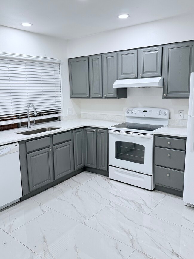 Photo - 155 Sheeler Ave Townhome