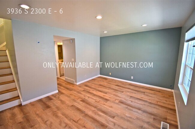 Building Photo - Lovely 3 Bed Millcreek Townhome! No Deposi...