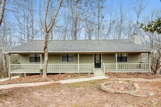 Building Photo - 584 Brooks St