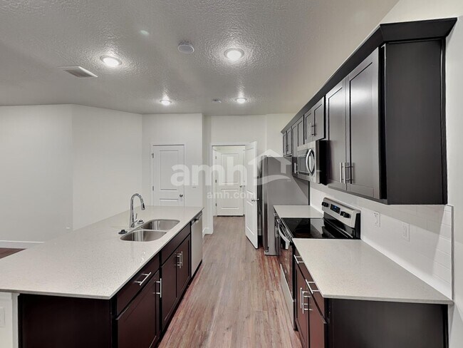 Foto del edificio - 1193 Redbud Dr