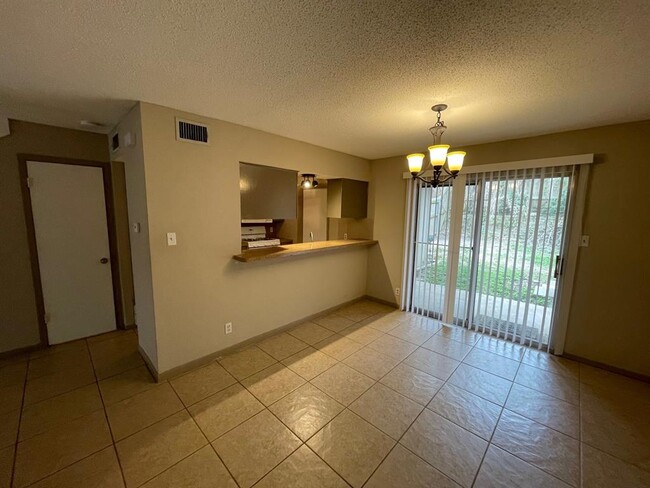 Building Photo - 617 Castle Ridge Rd