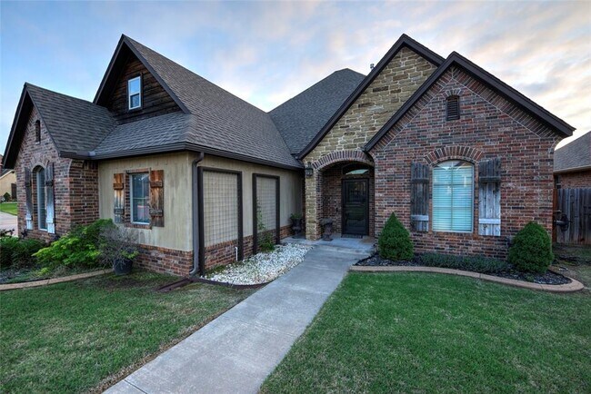 Building Photo - 1315 Ladera Cir