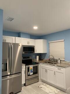 Building Photo - 4430 Gulfstream Dr