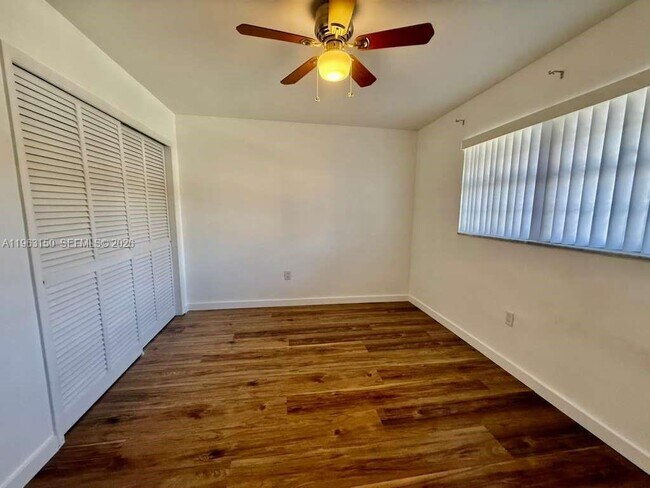 Foto del edificio - 1550 NE 191st St