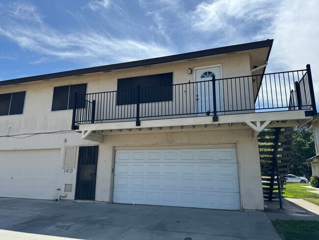 Building Photo - Two Bedroom Condo In Loius Park Estates