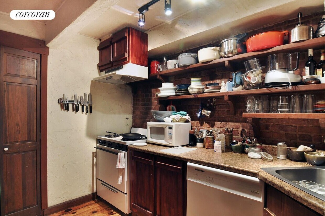 Building Photo - 14 Butler St