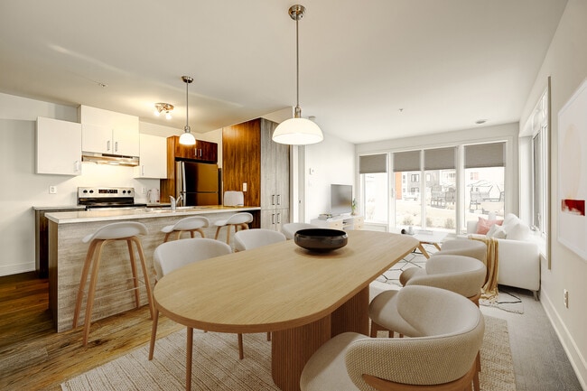 Building Photo - 2540 Rue Maurice-Savoie