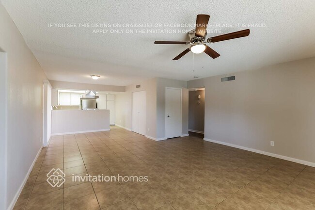 Building Photo - 8202 W Sells Dr