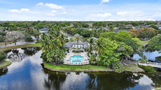 Building Photo - Palm Haven at Deer Creek