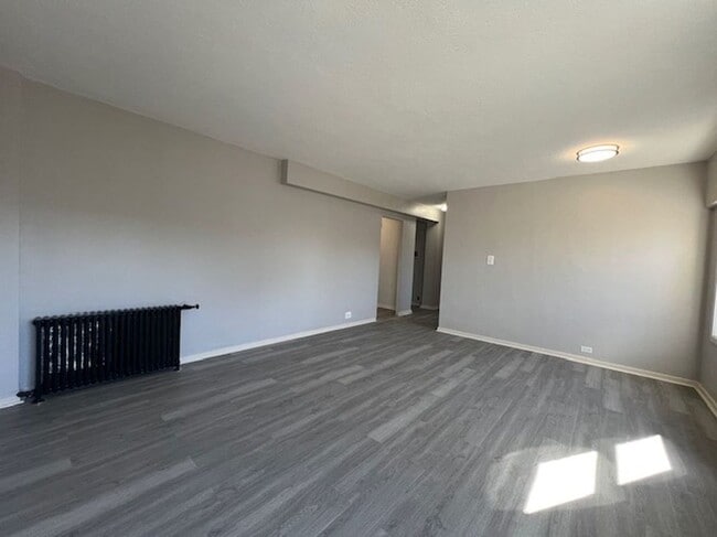 Building Photo - 7327 N Rogers Ave
