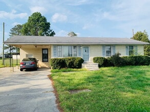 Building Photo - 450 Lees Country Club Rd