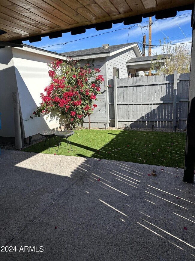 Foto del edificio - 2501 N Dayton St