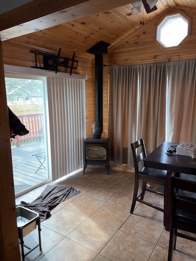 Foto del edificio - Updated 4 bedroom 2 bathroom house